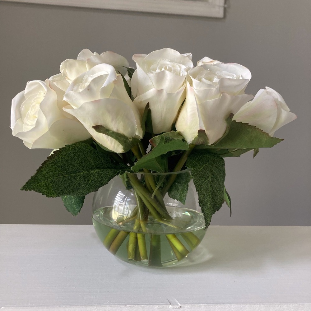 Elegant White Rose Arrangement in Glass Vase